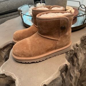 UGG size 1 ***Look Brand New*** Next day ship!